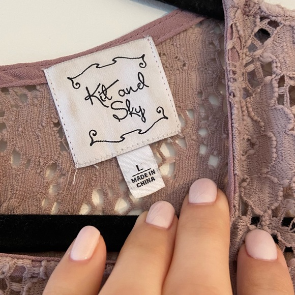 Kit and Sky | Lace Blouse - Picture 5 of 10